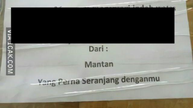 Kocak! 10 Tulisan di Paket Ini Bakalan Bikin Kurirnya Ketawa Ngakak!