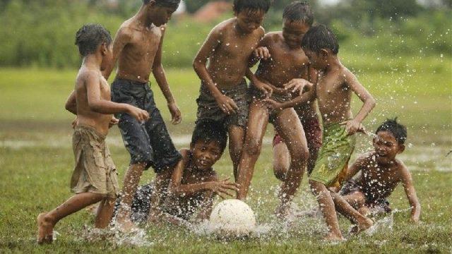 Ngawur! Inilah 8 Aturan Aneh Bin Ajaib Saat Anak 90an Main Bola