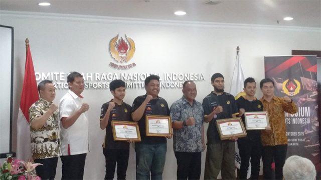 RRQ TCN dan EVOS Capital Terima Penghargaan dari Ketua KONI