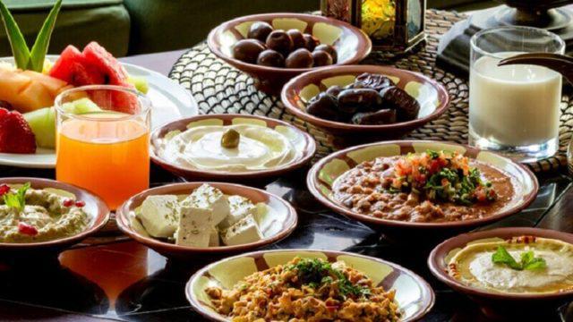 Mudah Lapar dan Lemas Saat Berpuasa? Coba Makanan Ini Saat Sahur
