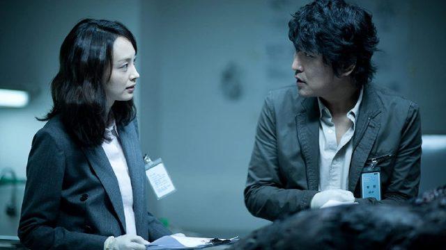 Sinopsis Film Howling: Kasus Mayat Manusia yang Penuh dengan Gigitan Hewan