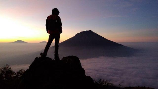Serem Banget! Suara Gamelan Terdengar saat Pria Ini Mendaki ke Gunung Sindoro