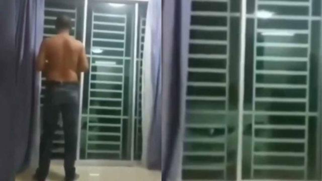 Teror Horor Ketuk Pintu di Malam Hari hingga Muncul Bau Busuk, Bikin Merinding!