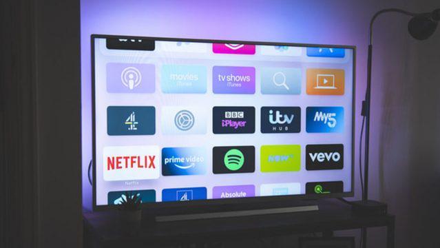 Kocak! Pria Ini Sengaja Ditangkap Polisi dan Masuk Penjara Biar Bisa Nonton TV Kabel Gratis