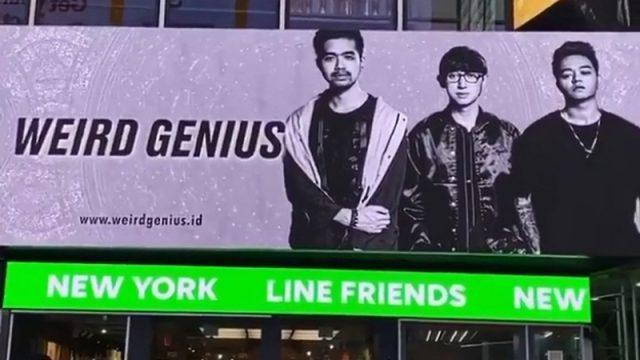 Proud! Personel Weird Genius Terpampang di Billboard Times Square New York