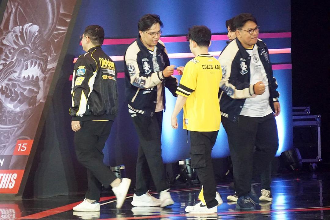 Hasil Playoff MPL ID S15 ONIC vs TLID: Juara Bertahan Pulang!