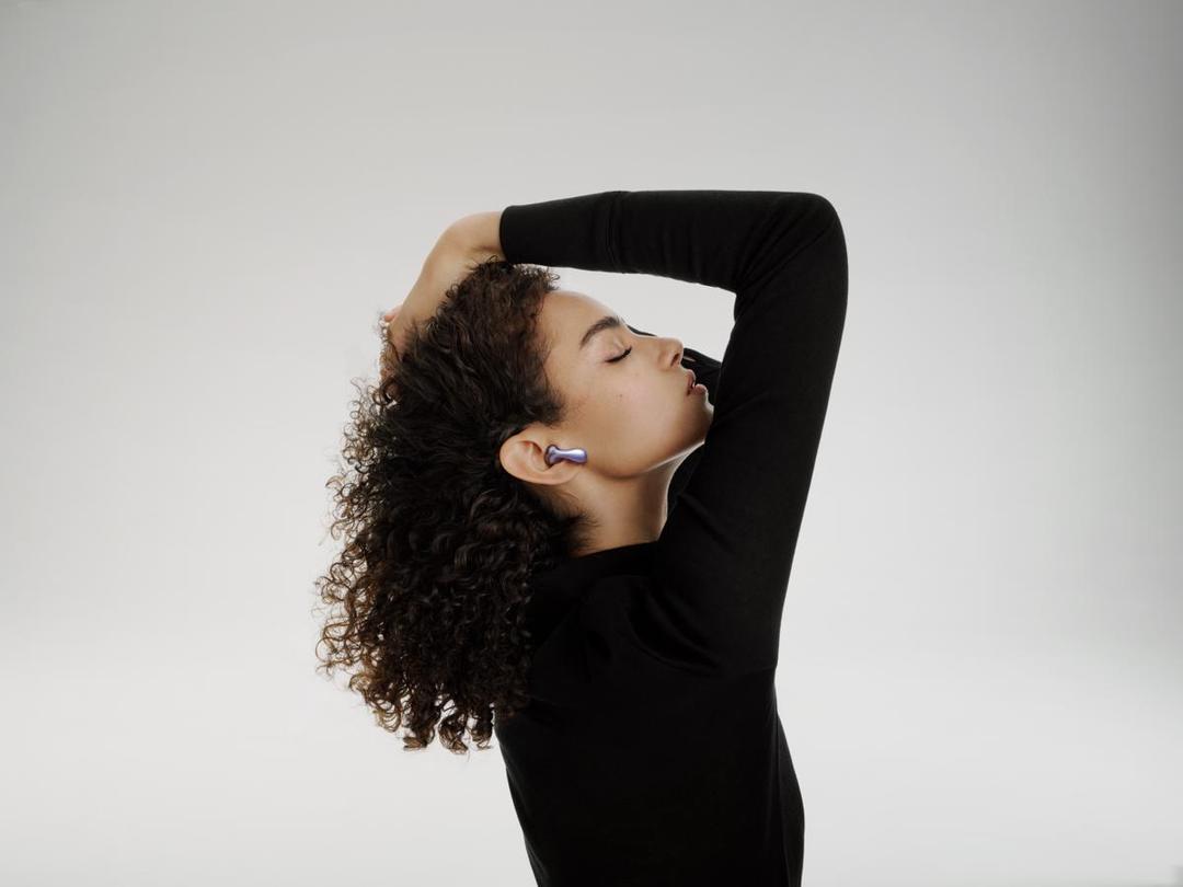 HUAWEI FreeBuds 6 Jadi Earbuds Open-fit Pertama dengan Dual Driver