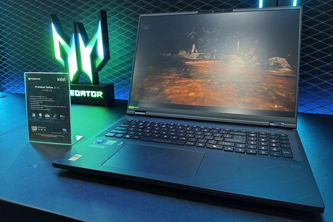 Acer Predator Helios 18 AI (Dok. GGWP)
