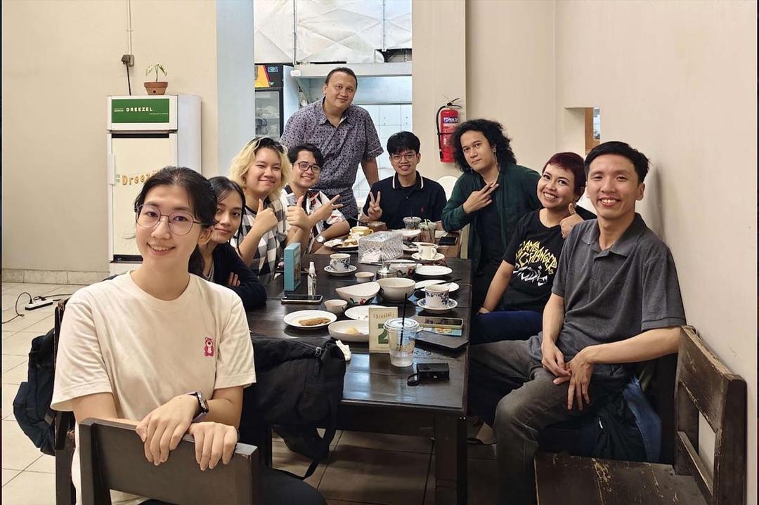 Tim GameChanger Studio bersama tim StarBullet Studio. (Dok. GameChanger Studio)