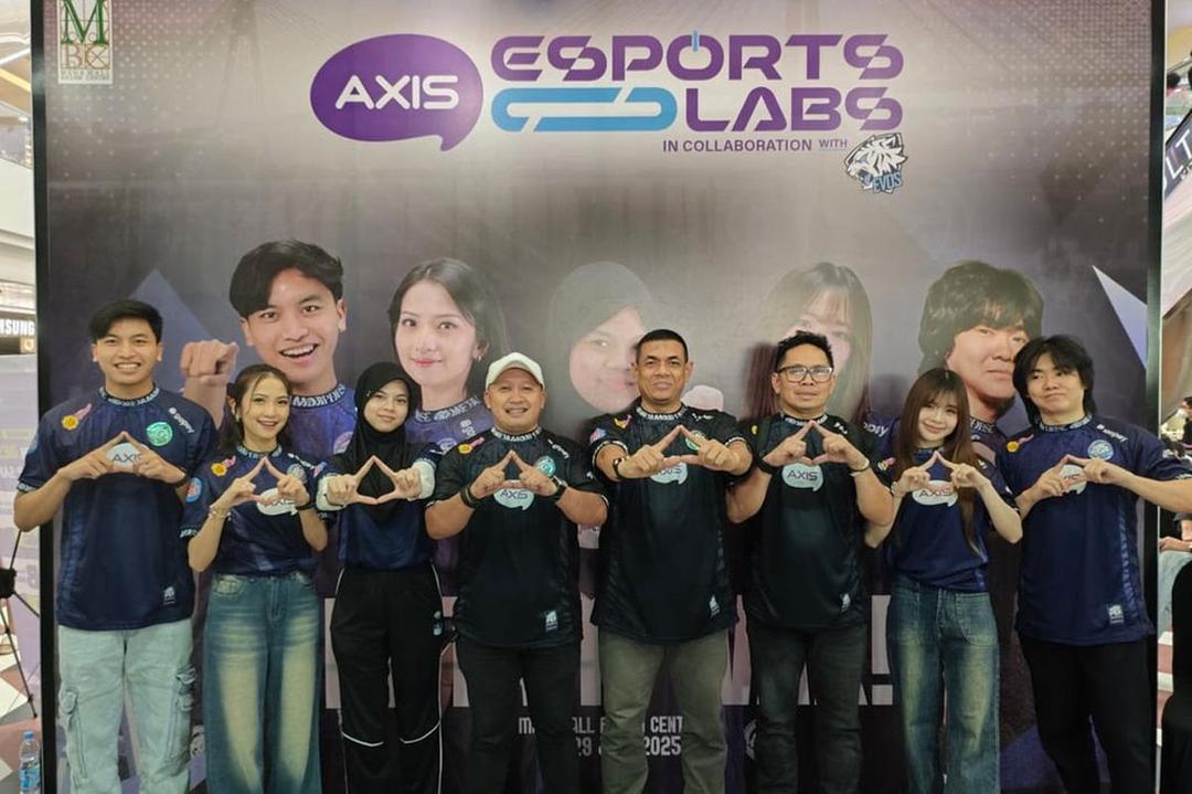 Tim EVOS dan AXIS takjub dengan antusiasme fans esports di Batam. (Dok. EVOS Esports)