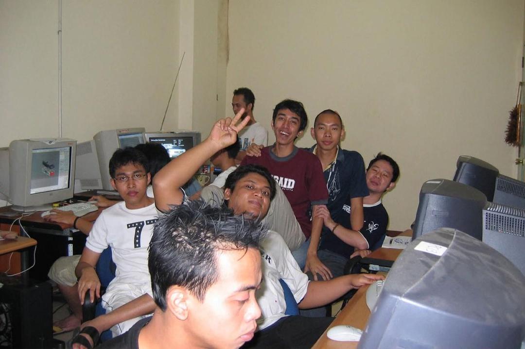 Kru Matahari Studios di tahun 2003-2005. (x.com/PrimbonGame)