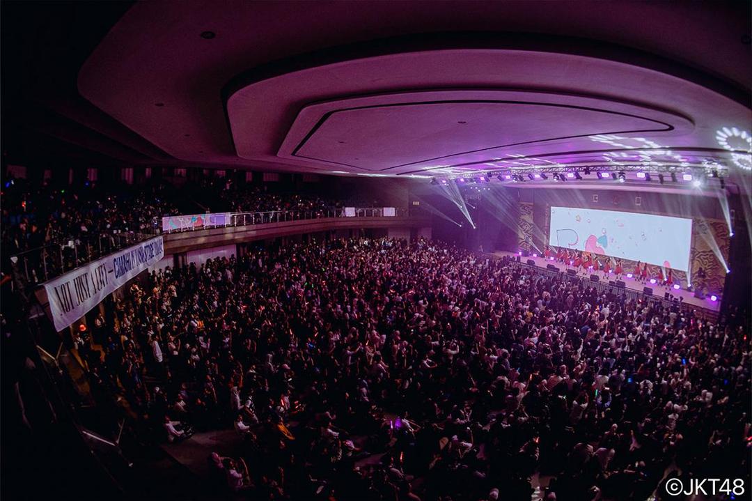 Suasana auditorium UNJANI pada JKT48 ALL IN TOUR 2025 Cimahi. (Dok. JKT48)