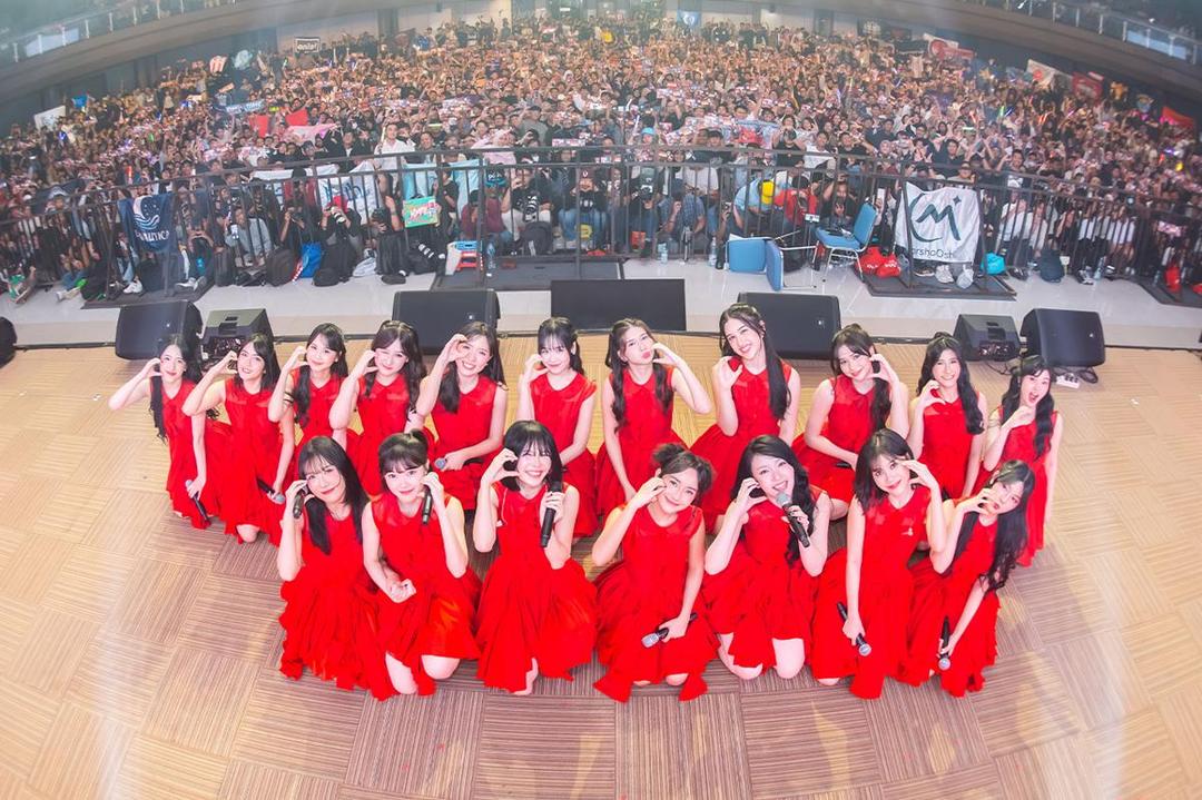Member Team Heart di JKT48 ALL IN TOUR 2025 Cimahi. (Dok. JKT48)