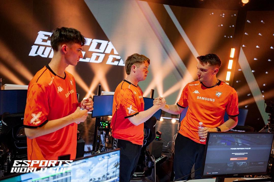 Pembalap Virtus.pro memulai briefing sebelum balapan dimulai. (Dok. Esports World Cup)