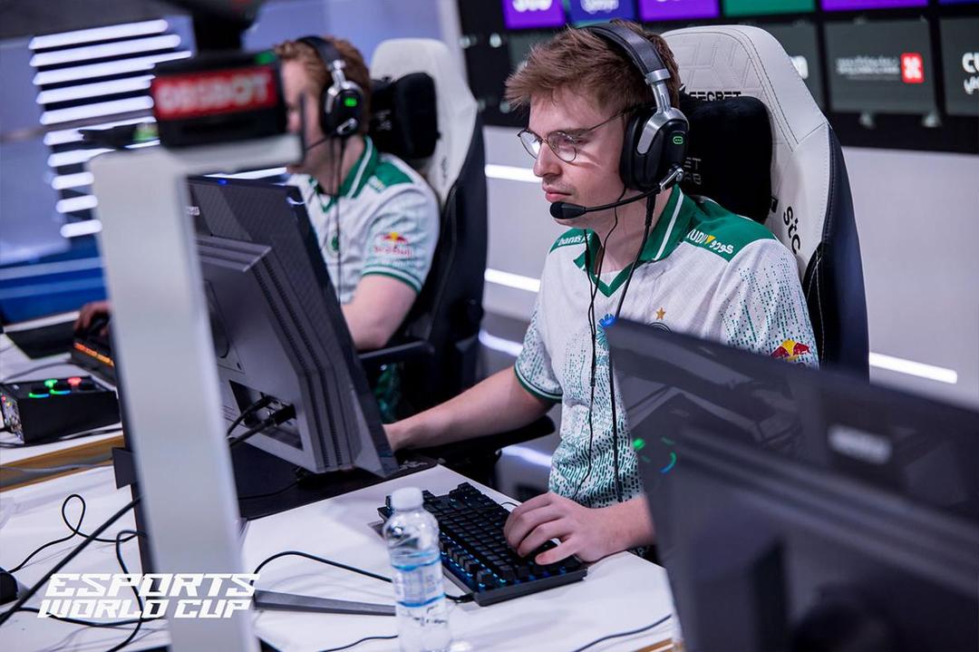 Team Falcons ditahan imbang Gaimin Gladiators. (Dok. Esports World Cup)