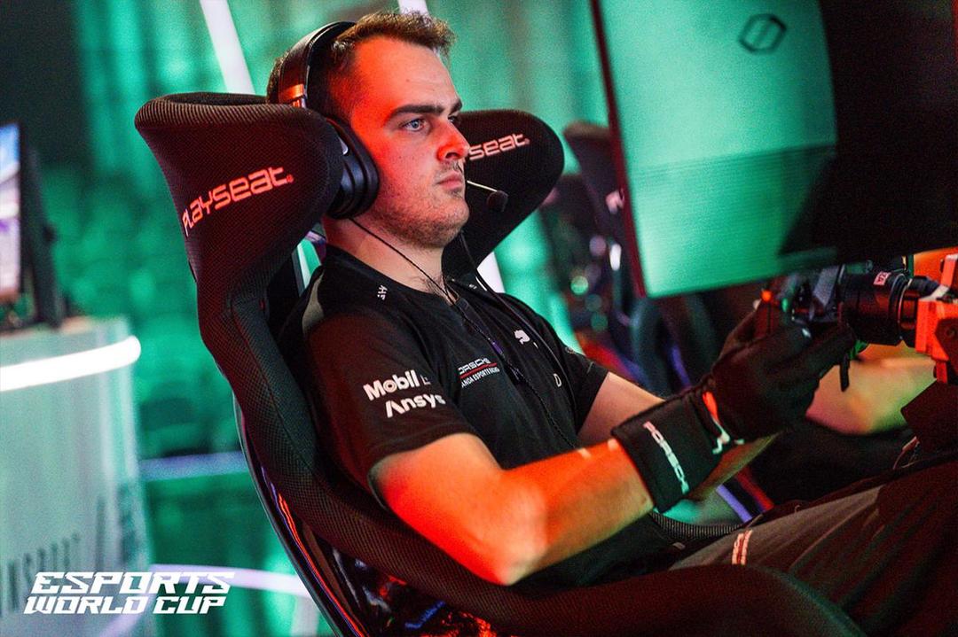 Duduk di posisi terakhir klasemen upper bracket, Porsche Coanda harus bertanding lagi di lower bracket. (Dok. Esports World Cup)