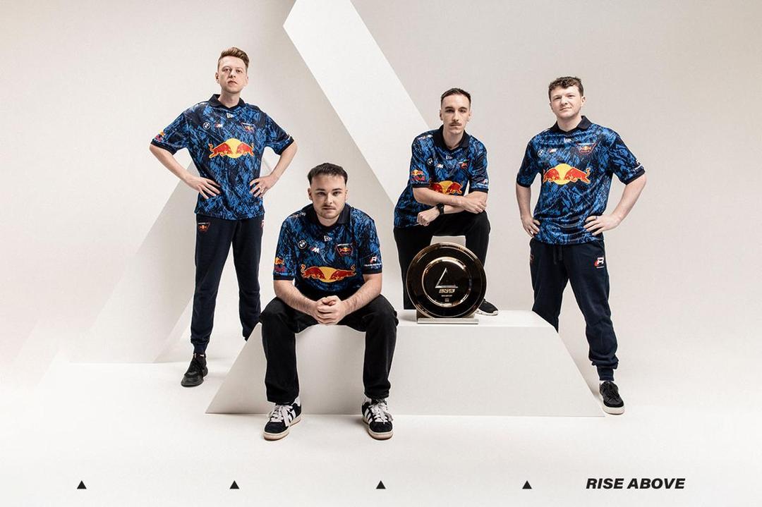 Team Redline mendapatkan gelar juara kedua mereka di EWC 2025. (Dok. Esports World Cup)
