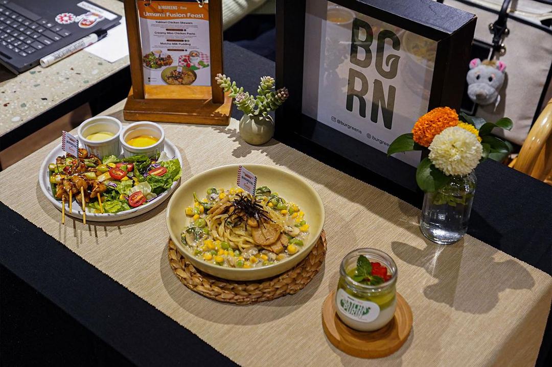 Menu yang tersedia termasuk Creamy Miso Chicken Pasta, Yakitori Chicken Skewers, dan Matcha Milk Pudding. (Dok. Yummy)