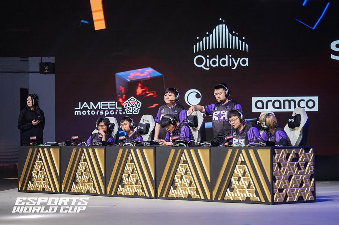 Rare Atom memenangkan dua pertandingan mereka di babak wild card. (Dok. Esports World Cup)