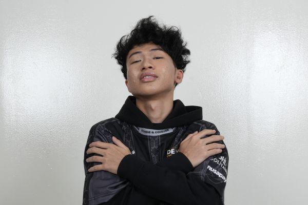 Adrian Blak-blakan soal Pilih Kembali ke Dewa Meski Juara Bersama ONIC.jpg