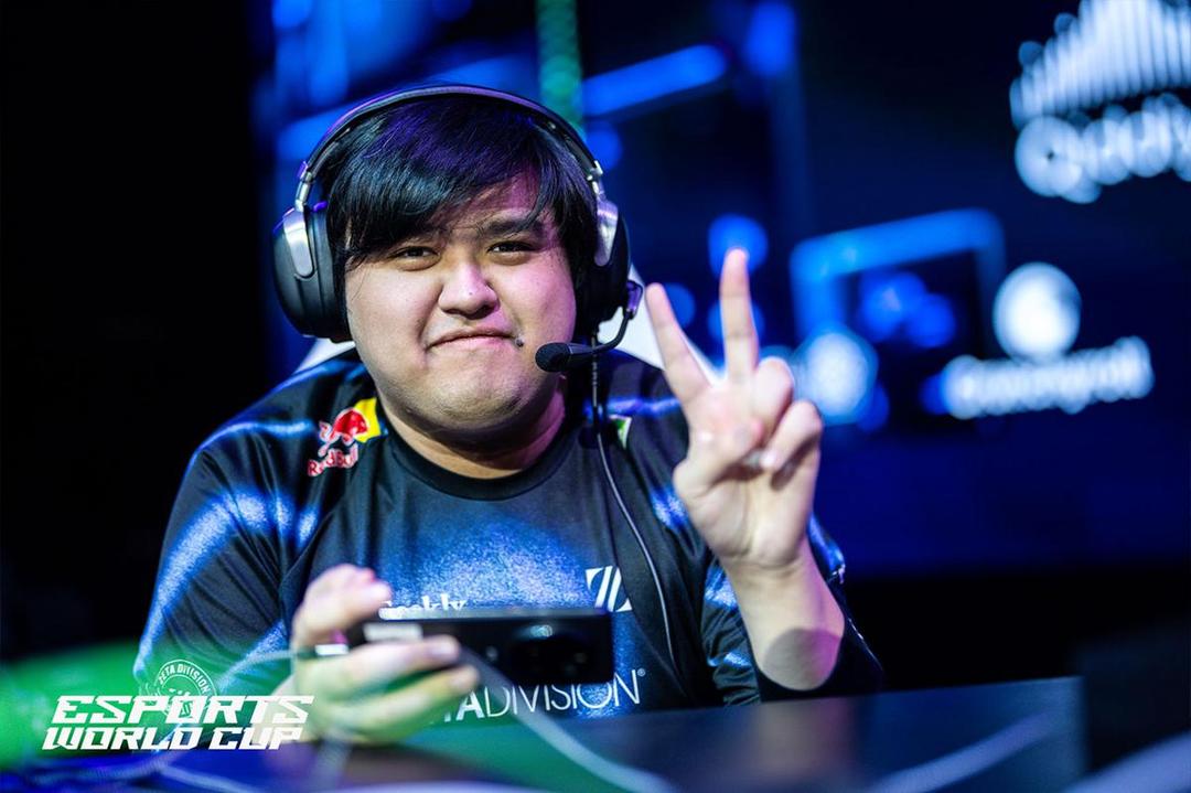 Psuke memberi salam pada kameramen MSC. (Dok. Esports World Cup)
