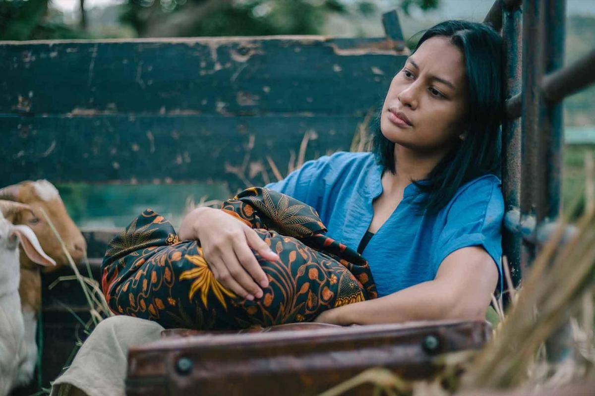 Mirah adalah perempuan yang selalu mengalami tragedi dengan pasangannya. (IMDb)