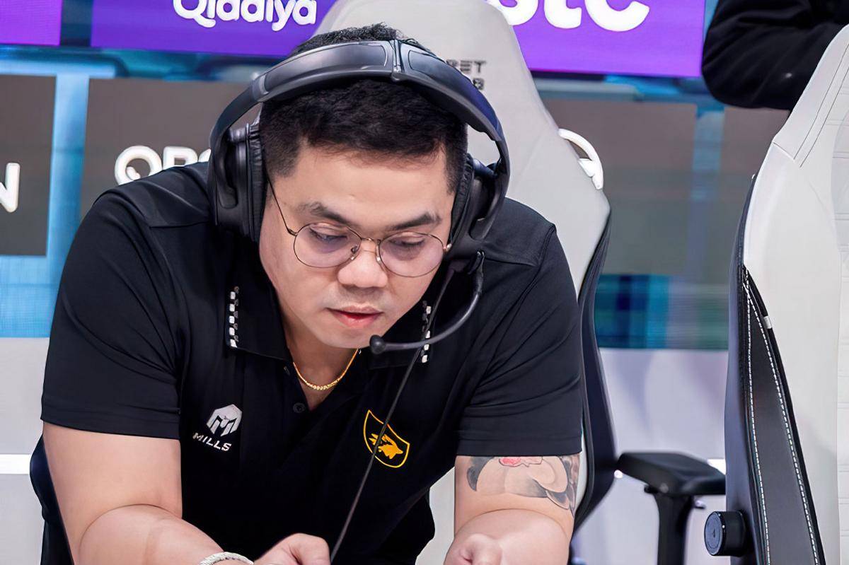 Coach Yeb tidak merasa gusar saat kedua tim ONIC turun ke lower bracket MSC 2025. (Dok. Esports World Cup)