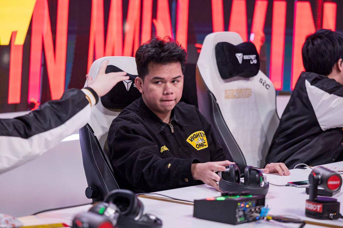 ONIC ID lolos ke babak playoff MSC 2025 usai mengalahkan Virtus.pro. (Dok. Esports World Cup)