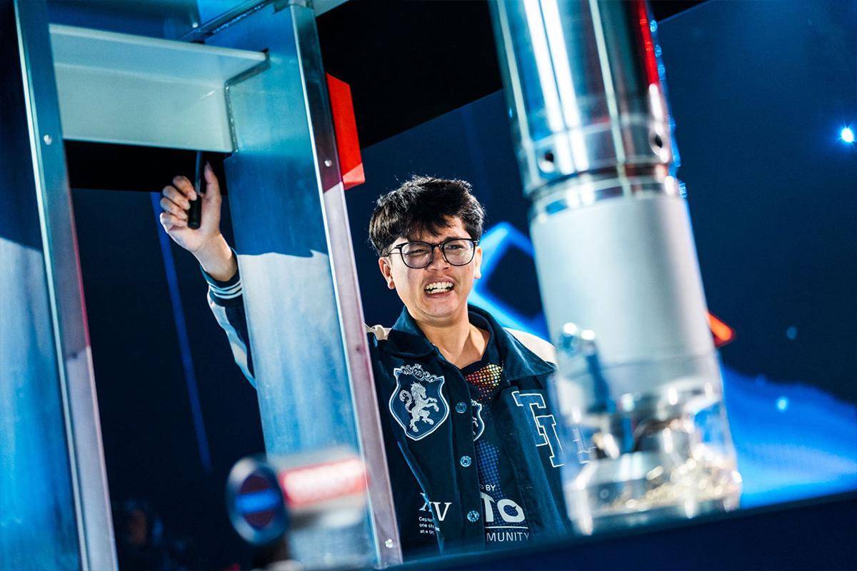 Sanji menghancurkan emblem Aurora Türkiye. (Dok. Esports World Cup)