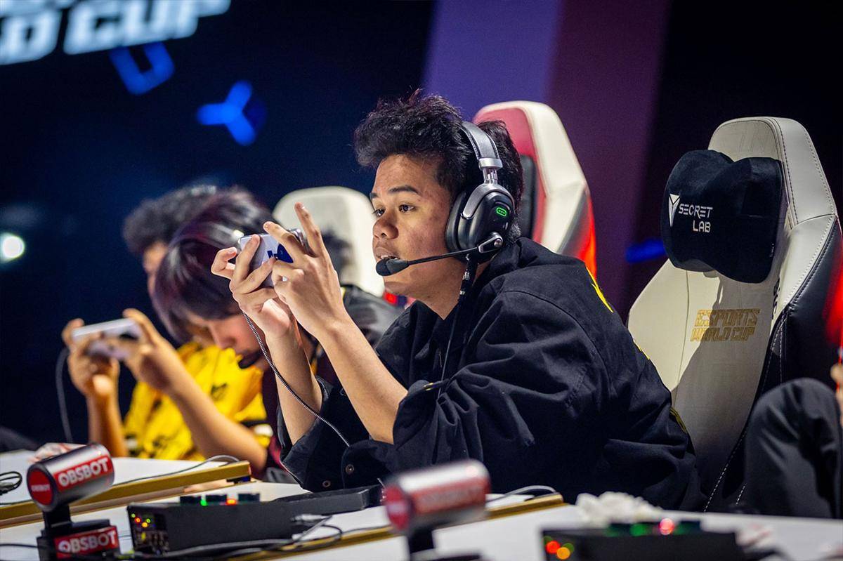 Permainan disiplin ONIC ID berhasil memberikan tekanan pada Mythic Seal. (Dok. Esports World Cup)