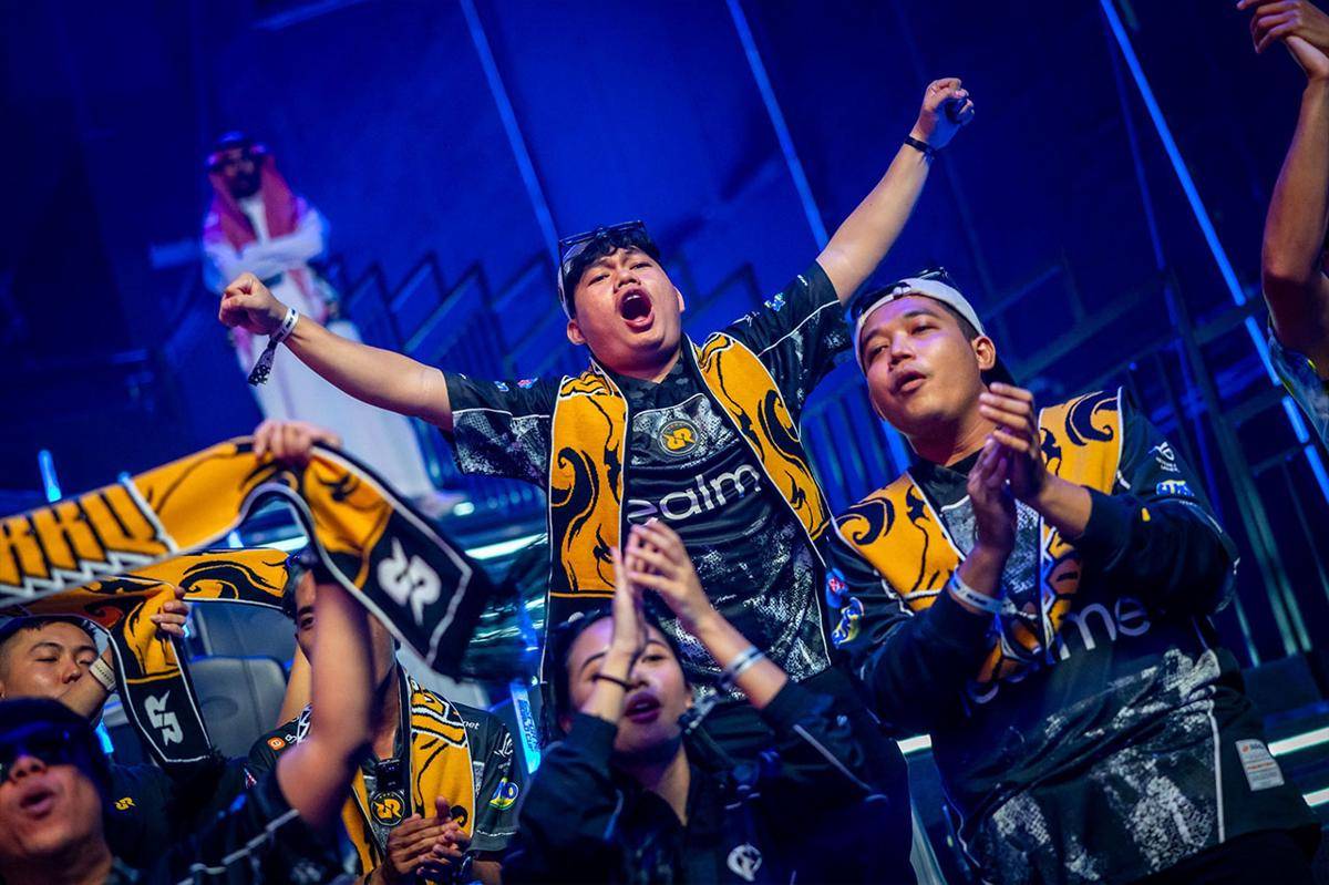 Fans Kingdom Indonesia yang datang ke Arab Saudi. (Dok. Esports World Cup)