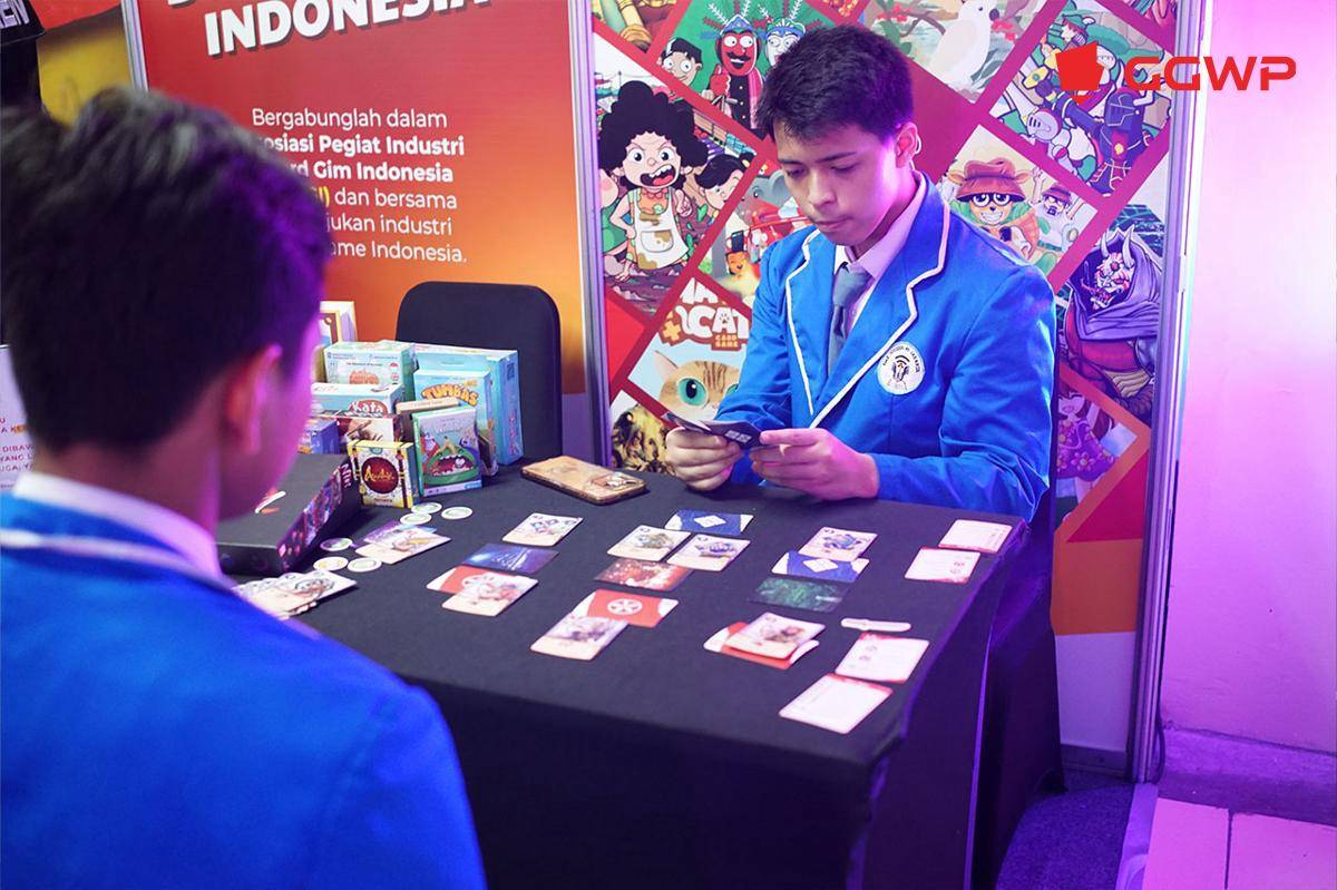 Mencoba board game secara 1v1. (Dok. GGWP)