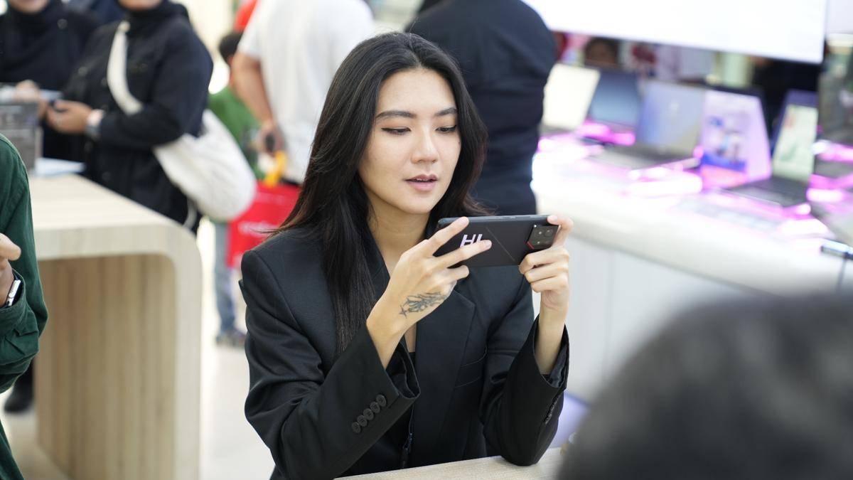Hide & Seek ROG Phone 9 FE Rachel Cia & Angel Jadi Pegawai Dadakan 3.JPG