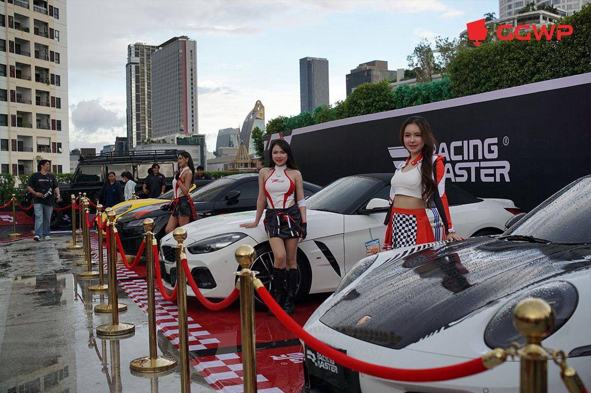 Jajaran race queen bersama dengan mobil yang didesain player Racing Master. (Dok. GGWP)