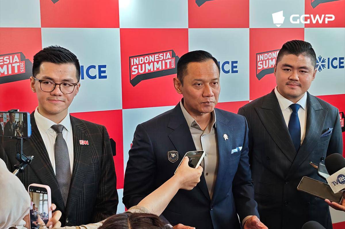 Agus Harimurti Yudhoyono bersama Winston Utomo dan William Utomo dalam pembukaan Indonesia Summit 2025. (Dok. GGWP)
