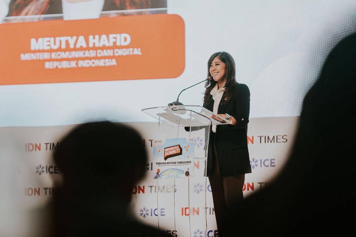 Sesi “Digital Transformation: Accelerating Indonesia’s Economic Independence” menghadirkan Meutya Hafid dan Yessie D. Yosetya. (Dok. IDN)
