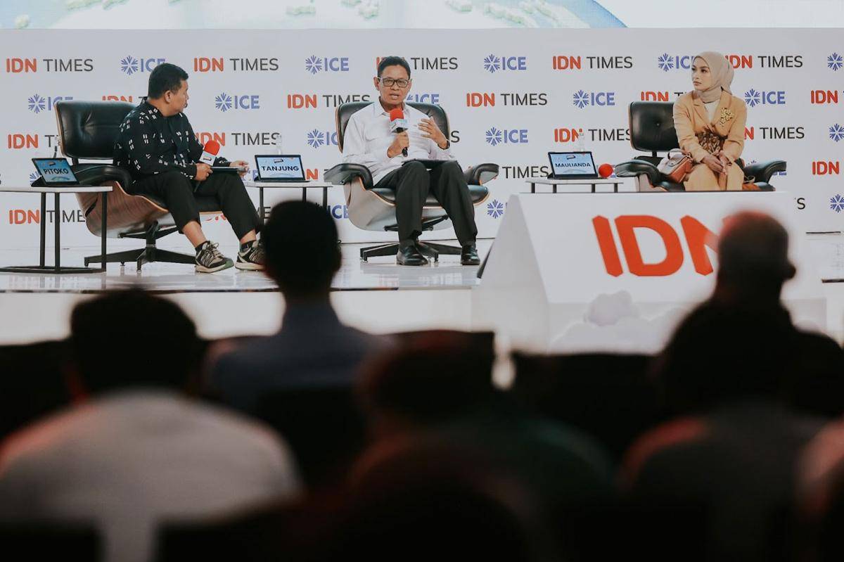 Sesi “Green Economy and Innovation for a Sustainable Future” bersama Yuliot Tanjung dan Belladonna Maulianda. (Dok. IDN)