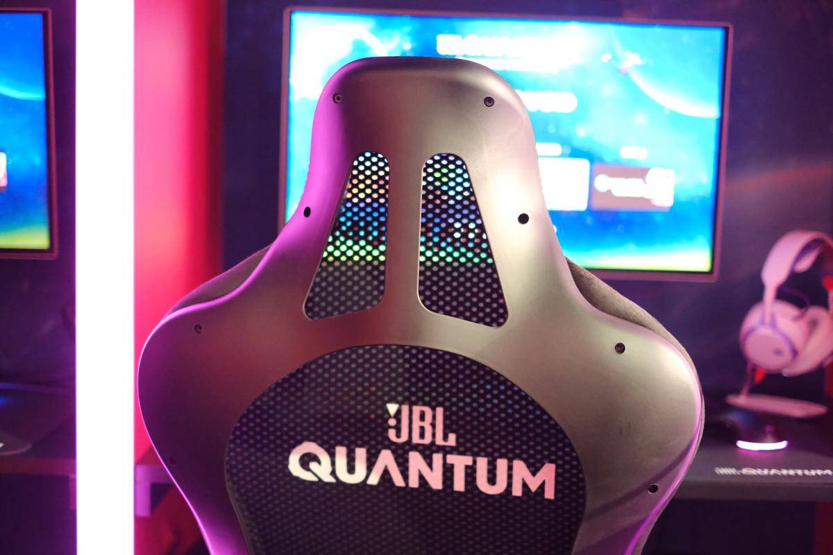 jbl quantum.jpg