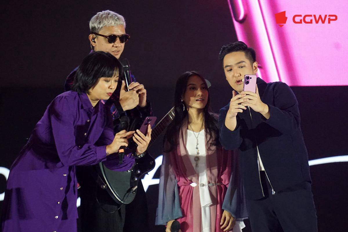 Personil band Barasuara Iga Massardi, Asteriska, dan Puti Chitara mencoba langsung kamera vivo V60. (Dok. GGWP)