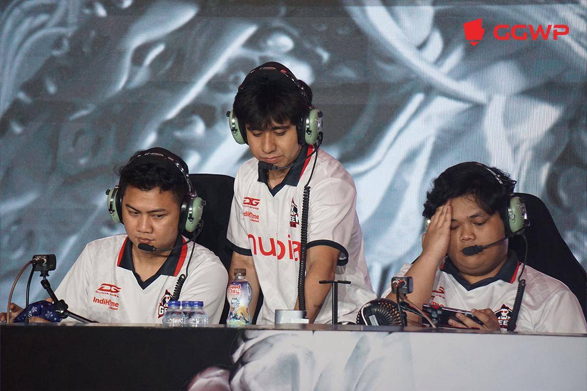 Geek Fam kesulitan menangkal serangan bertubi-tubi ONIC. (Dok. GGWP)