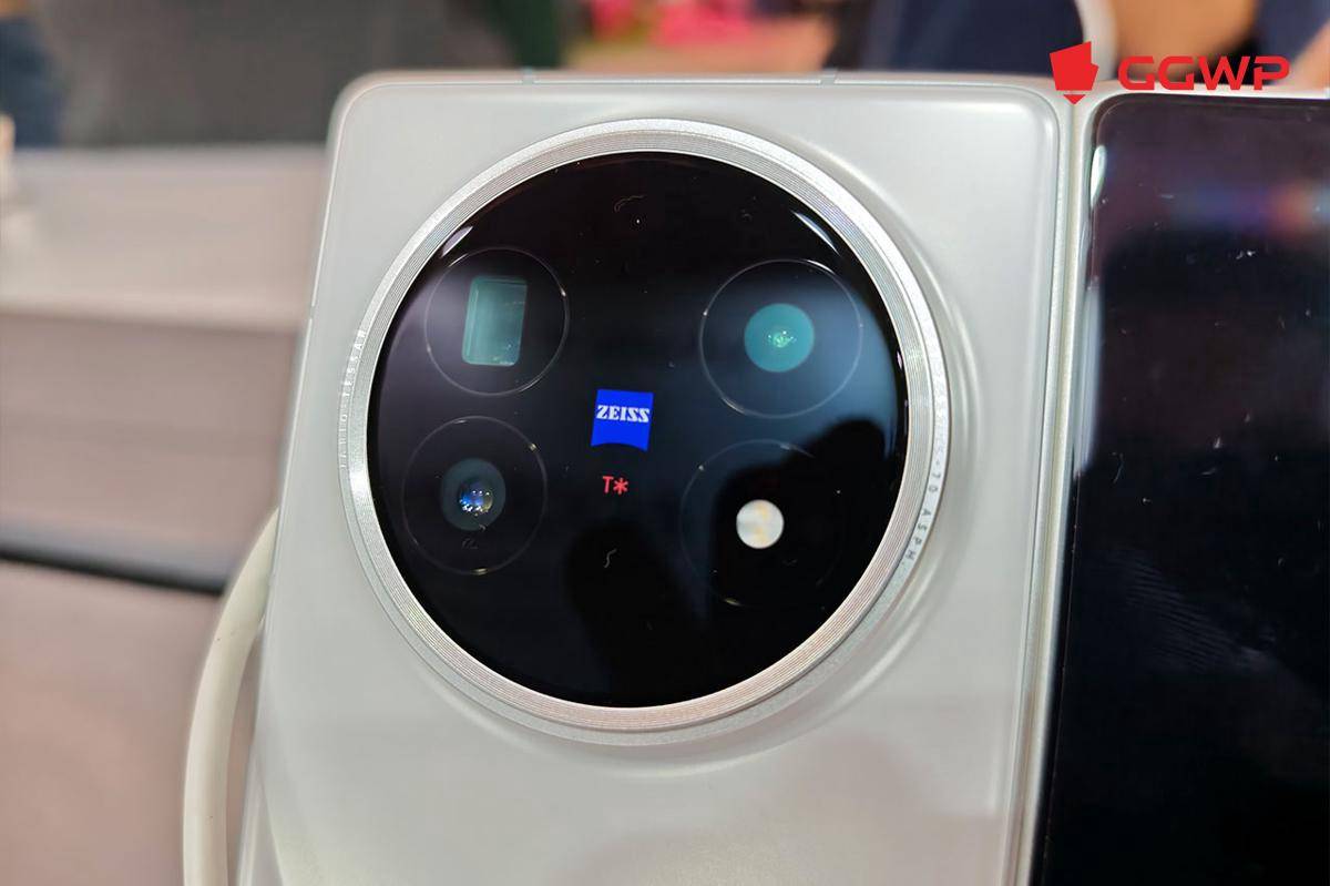 Semua lensa Zeiss di vivo X Fold5 menggunakan sensor 50 MP. (Dok. GGWP)