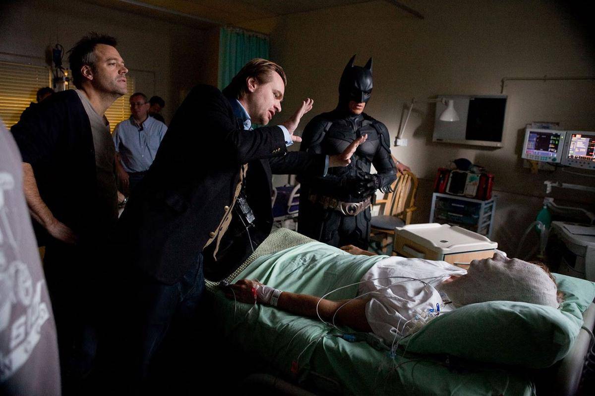 Proyek film The Dark Knight dirahasiakan dari umum dengan working title Rory's First Kiss. (Reddit)