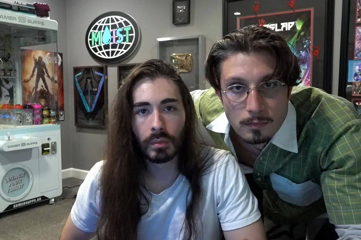 Cr1TiKaL bersama rapper bbno$. (Reddit)