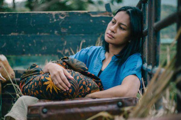 Review Film Perempuan Pembawa Sial