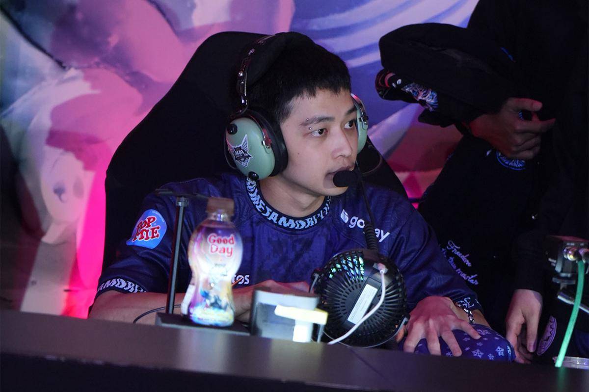 EVOS memainkan game one-sided atas ONIC di game kedua. (Dok. MPL Indonesia)