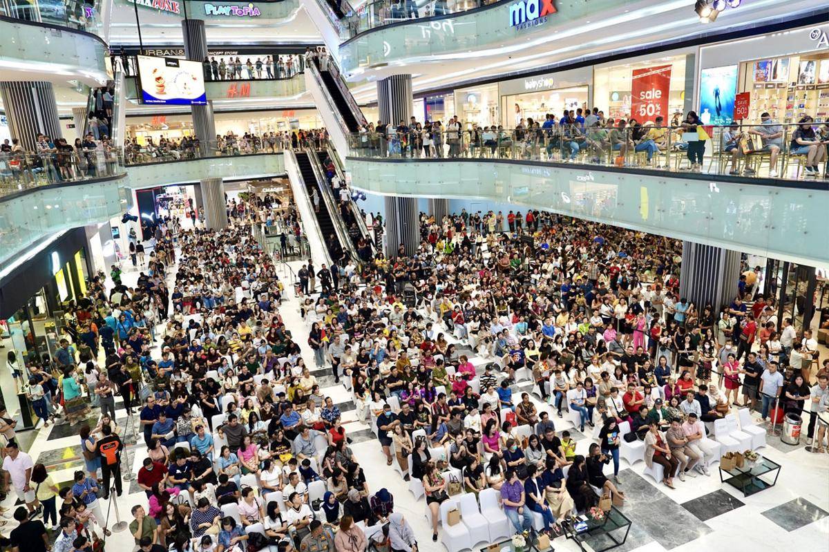 Suasana open space di dalam Lippo Mall Puri. (Dok. Lippo Mall Puri)