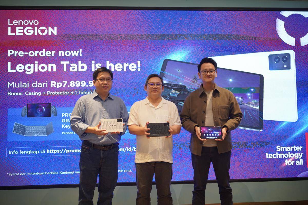 [Ki-Ka] William Hartoyo, Consumer Product Manager (Visual, AIO, and Desktop) Lenovo Indonesia, Melton Ciputra - Consumer Product Lead Lenovo Indonesia, Hendry Lim - Consumer Product Manager, Premium & Gaming Se.JPG