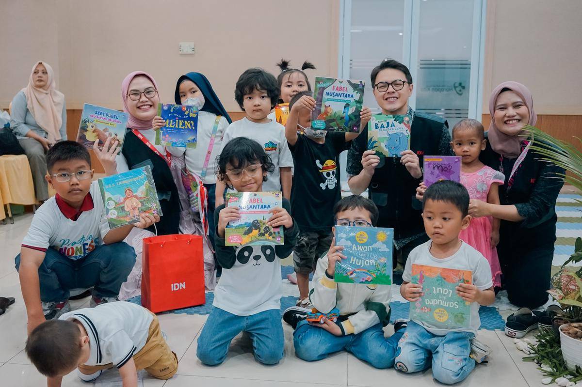 Tim GGWP dan IDN Foundation bersama penyintas kanker anak di RSAB Harapan Kita. (Dok. IDN Foundation)