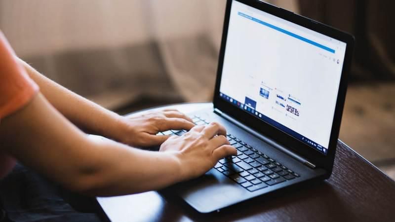 perbedaan laptop (mbizmarket.co.id).jpg