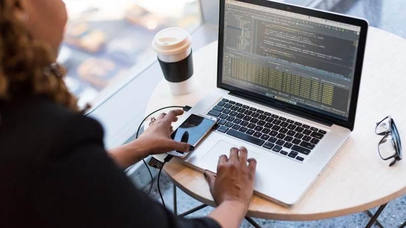 perbedaan laptop (idntimes.com).jpg